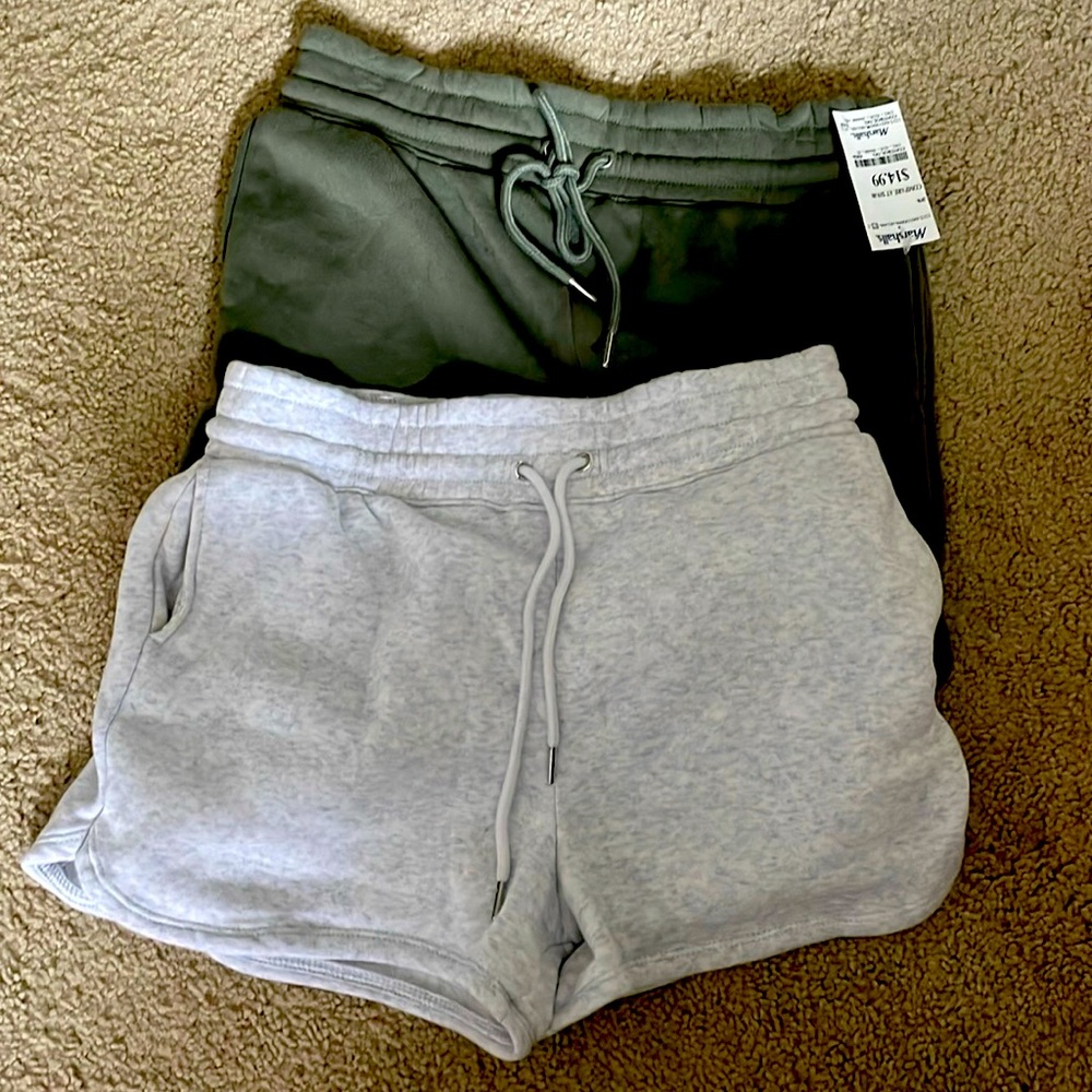 Set of fleece shorts.